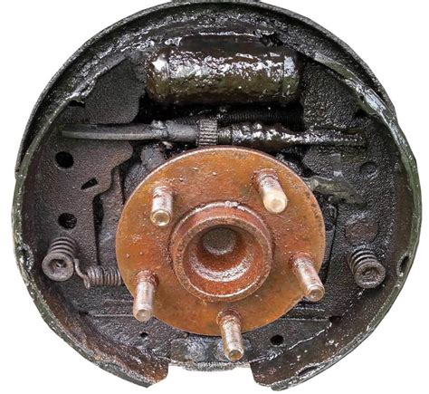 Symptoms of a Bad or Failing Brake Wheel Cylinder